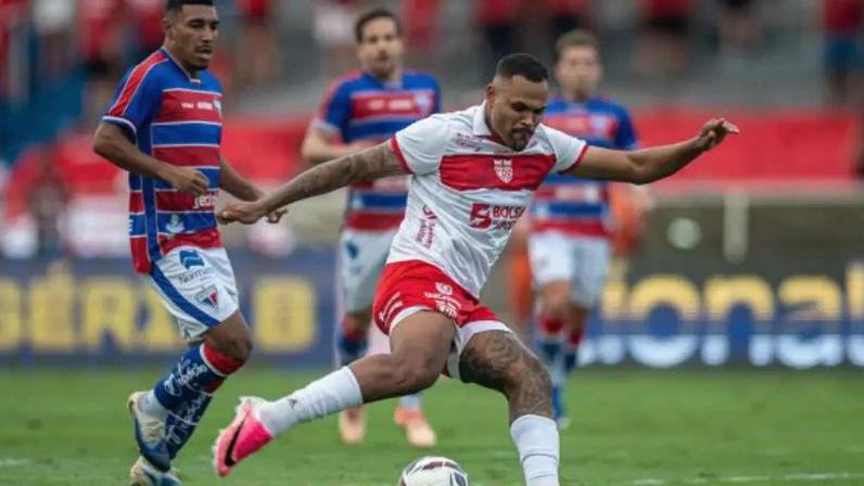CRB sai na frente, mas cede empate ao Fortaleza no Rei Pelé –