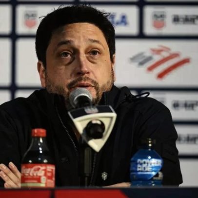 Arthur Elias critica arbitragem após Brasil x EUA, apontando xenofobia