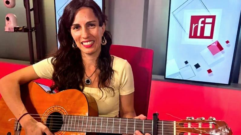 A cantora franco-portuguesa Elsinha lança nesta quarta-feira (3) o álbum “Liberdade”, seu primeiro disco de estúdio.
