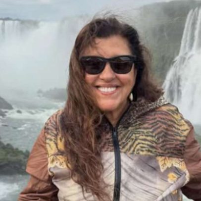Regina Casé retorna aos palcos após um ano de luto