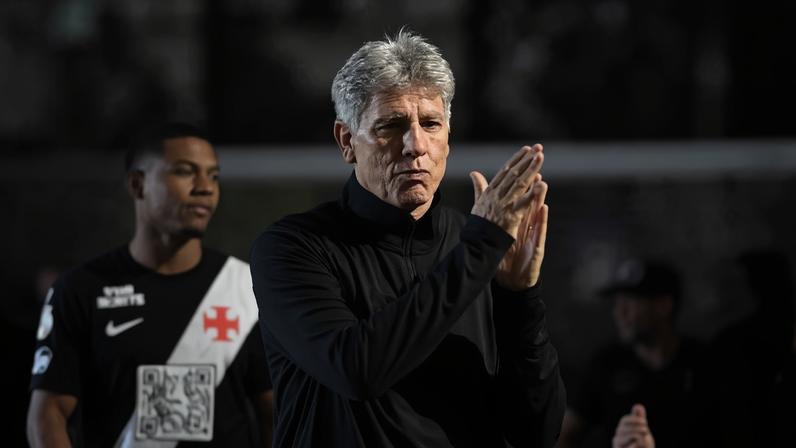 Renato Gaúcho em Vasco x Paysandu — Foto: André Durão