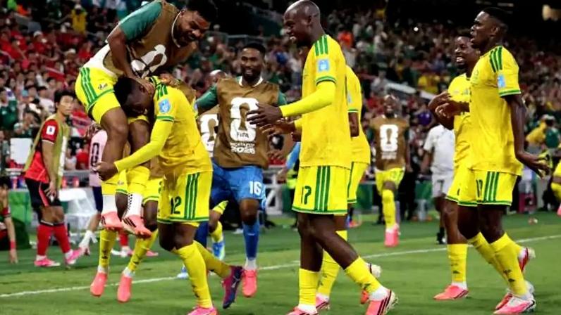 Maseko marca e a África do Sul fecha a fase de grupos em segundo lugar e classificada à 2ª fase.