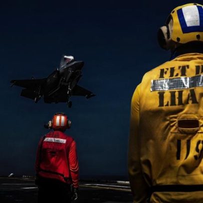 EUA atacam sites de drones iranianos no fim de semana; negociações seguem