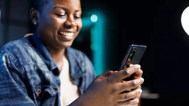O que significa demorar a responder no WhatsApp, segundo a psicologia