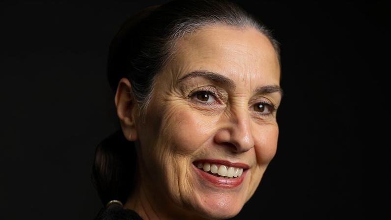 Quézia Melo, maquiadora, sobre como fazer maquiagem elegante para Copa 2026: 'Na maturidade, o excesso de cor vibrante nos olhos pode pesar ou evidenciar linhas'.