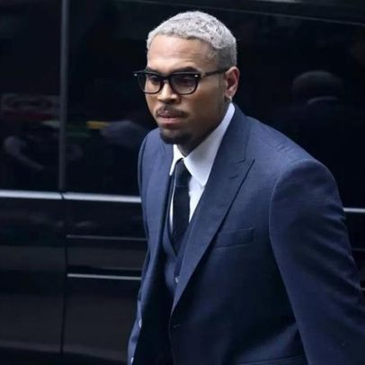 Chris Brown depõe em julgamento por ataque de cão com relatos de sangue