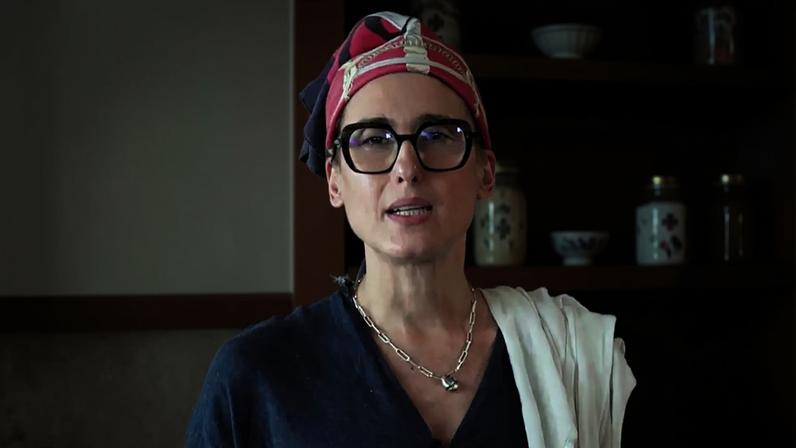 Paola Carosella me ensinou uma deliciosa receita sopa de cebola para aquecer os dias frios; o truque de chef é colocar limão e cachaça.