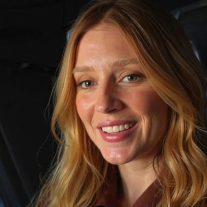 Marina Ruy Barbosa visita casa do tetravô, hoje museu