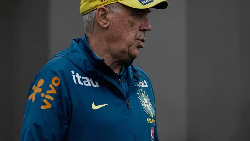 Carlo Ancelotti comanda treino da Seleção (Foto: Rafael Ribeiro/CBF)