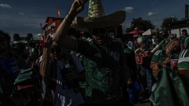 Torcedores mexicanos fizeram festa nas duas primeiras partidas do Grupo C da Copa –