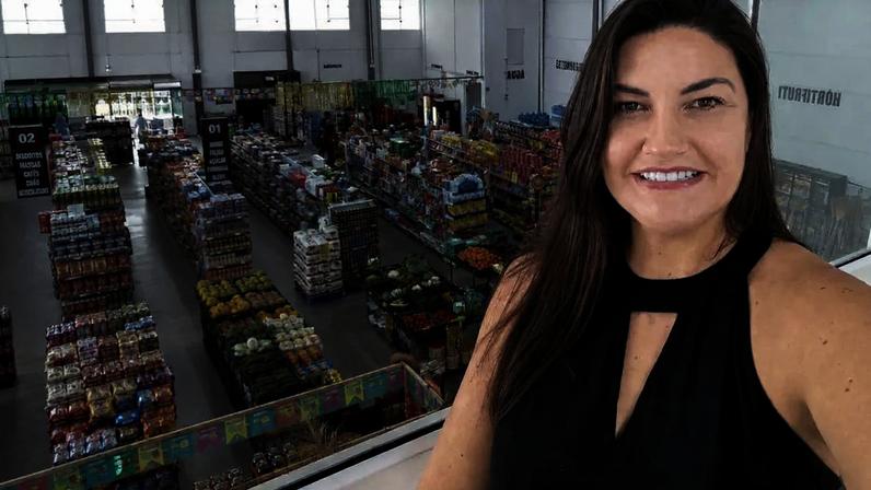Micheli Sobczack Ribeiro celebra história de crescimento do Supermercado Rômulo