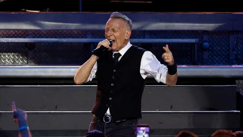 Bruce Springsteen se apresenta com Jon Bon Jovi e Public Enemy no Music America