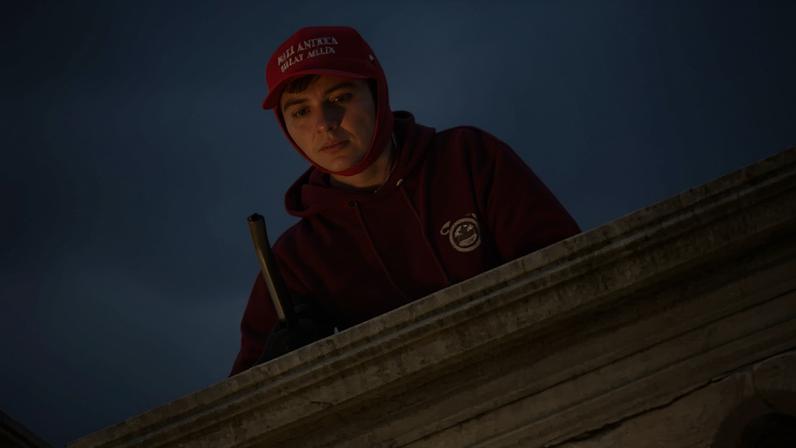 Foto mostra jovem durante invasão do Capitólio, em janeiro de 2021 (U.S. District Court for the District of Columbia/Divulgação)
