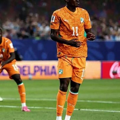 Liverpool prepara oferta de R$ 593 milhões para contratar Yan Diomandé