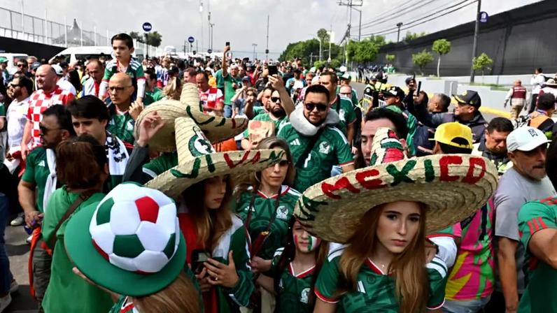 Torcedores se dirigem ao Estádio Azteca para a abertura da Copa do Mundo. (11/06/2026)