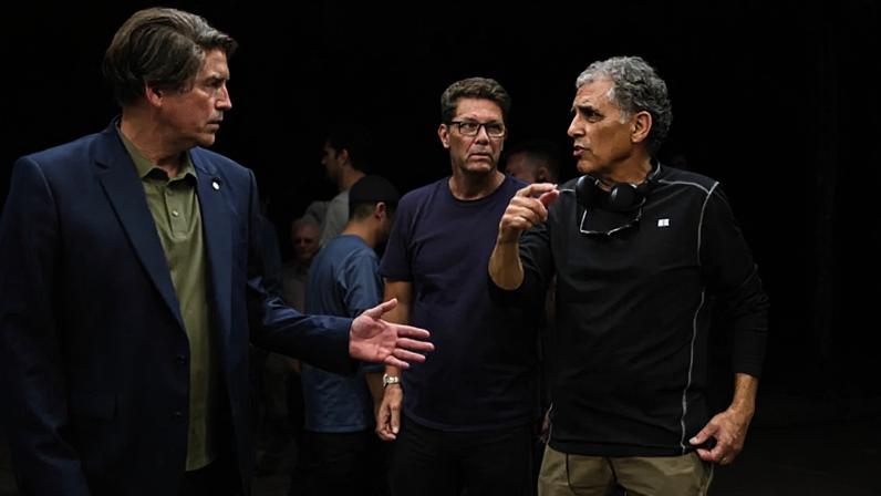 Jim Caviezel, que interpreta o ex-presidente, Mario Frias e Cyrus Nowrasteh