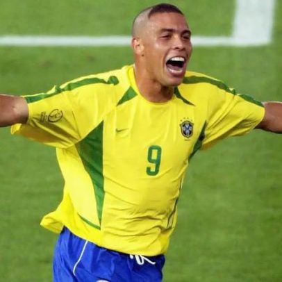 Camisa da seleção brasileira 2002 entra na lista das mais feias das Copas