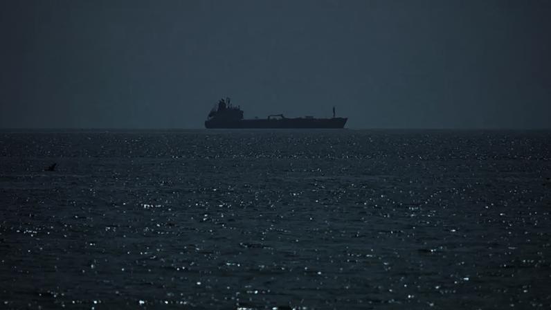 EUA vêm promovendo uma rota de navegação ao sul do Estreito de Ormuz, ao longo da costa de Omã; já o Irã quer que os navios utilizem uma rota ao norte, através de suas águas e sob seu controle