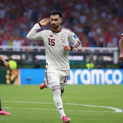 Espanha vence, garante o 1º lugar e elimina o Uruguai em crise