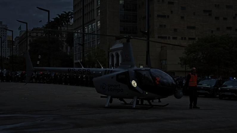 Prefeitura de São Paulo vai utilizar helicóptero e tecnologia do Smart Sampa para reconhecimento de placas de veículos.