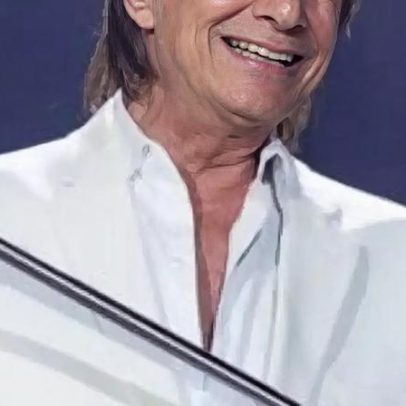 Roberto Carlos faz show histórico no São João de Caruaru no Dia dos Namorados