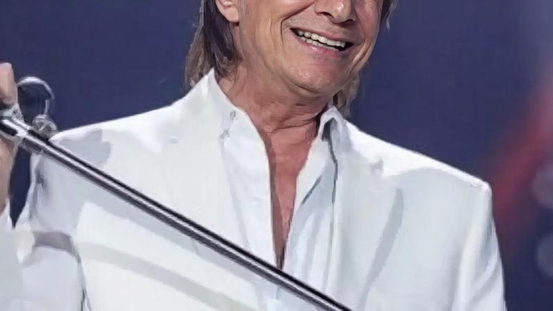 Cantor Roberto Carlos.