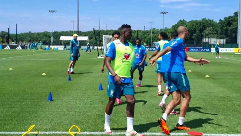 Luiz Henrique treina com os companheiros da Seleção