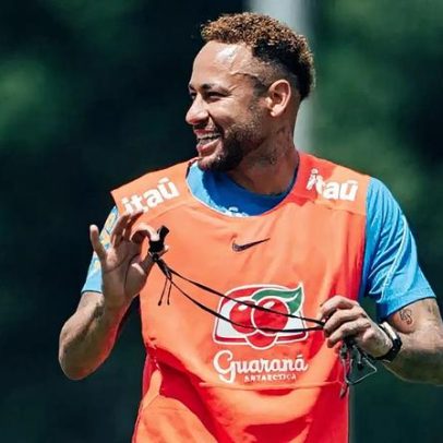 Neymar adota postura discreta e aceita reserva na Seleção