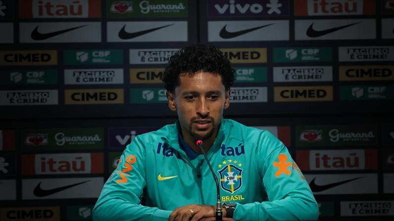 Marquinhos concedendo coletiva de imprensa