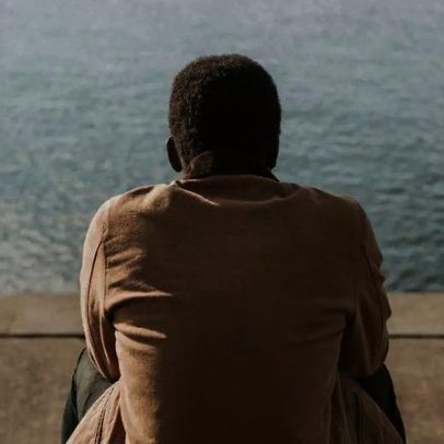 Falar sozinho em voz alta ajuda a controlar a ansiedade, diz psicologia