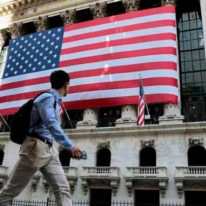 Economia dos EUA supera rivais apesar da turbulência política