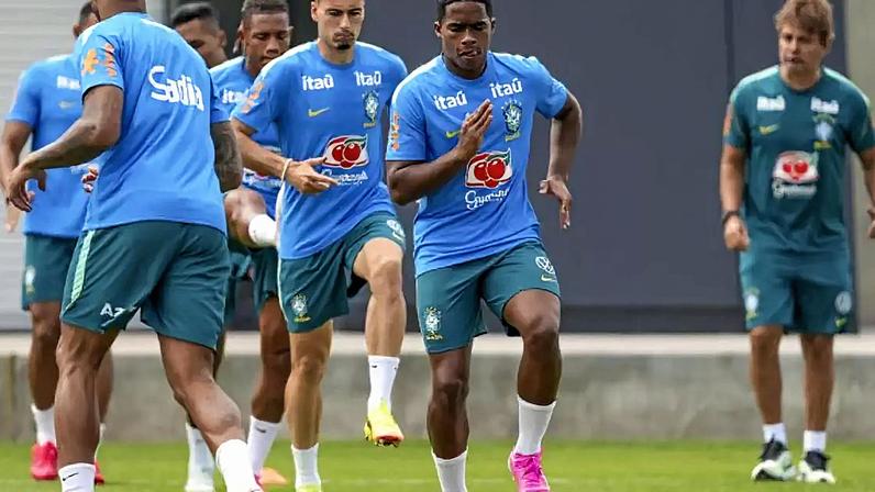 Seleção Brasileira treina de olho na estreia na Copa do Mundo –