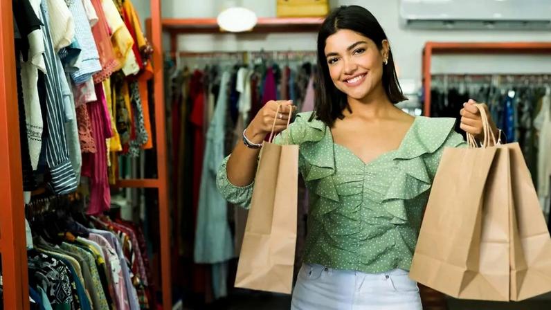 O movimento No Buy incentiva uma relação mais consciente com o consumo, priorizando apenas compras realmente necessárias