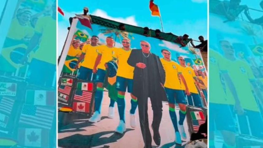 Ali Baloch (centro) exibe o banner gigante em homenagem à Seleção Brasileira no Paquistão – Reprodução