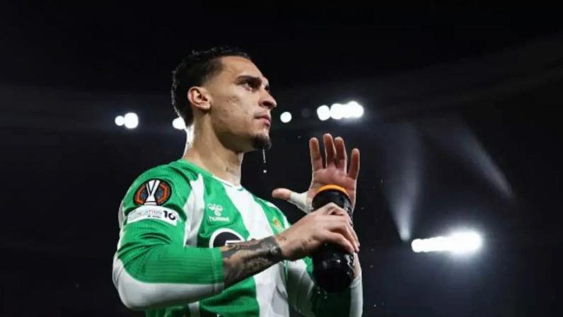 Antony em treino pelo Real Betis –