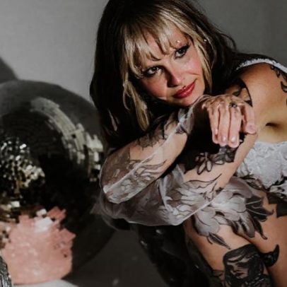 Bárbara Grando lança novo single SUPERSTAR reafirmando autoconfiança