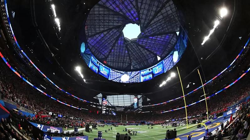 Estádios da Copa, como o Mercedes-Benz Stadium em Atlanta, já estavam praticamente prontos para a competição, um dos poucos aspectos positivos do balanço ambiental do evento.