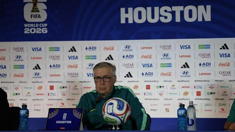 Ancelotti durante a coletiva de imprensa deste domingo (28) –