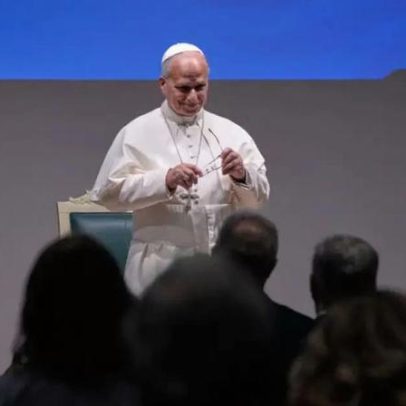 Papa denuncia burocratização da solidariedade e facilitação de conflitos