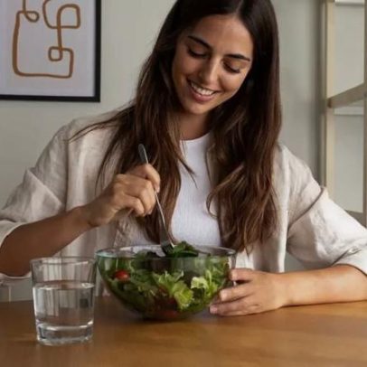 Dieta low carb acelera a perda de peso: benefícios e cuidados