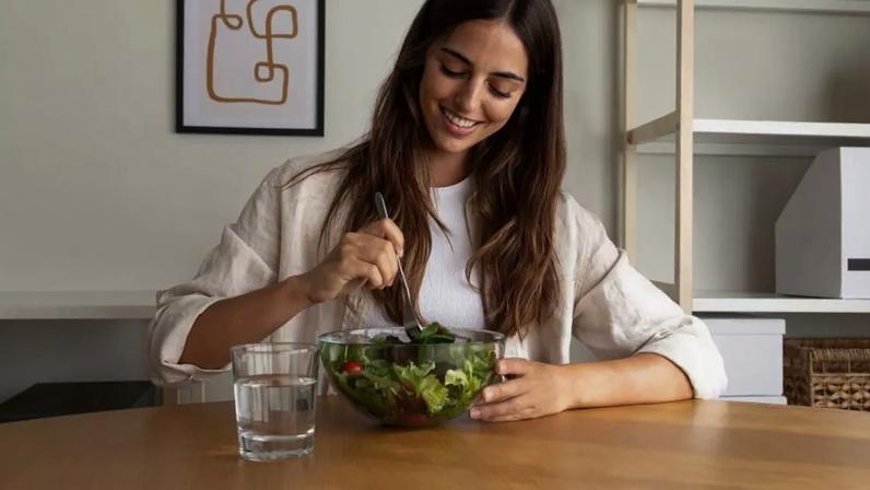 A dieta low carb pode influenciar o emagrecimento e o equilíbrio do corpo quando feita de forma adequada e consciente