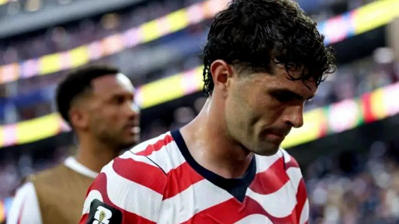 Pulisic em campo pelos Estados Unidos –