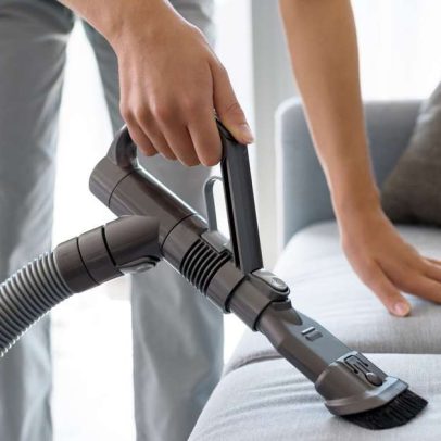 Ingrediente não talco nem vinagre remove cheiros impregnados do sofá