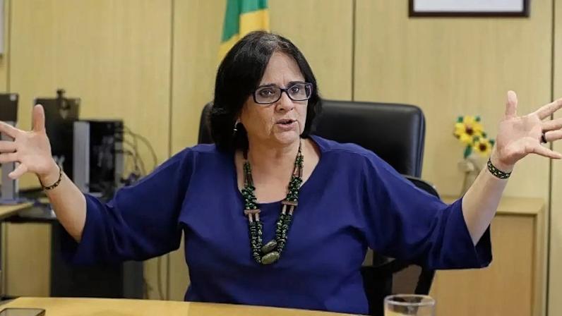 Senadora Damares Alves questiona uma resolução do Conanda que facilita o acesso de crianças ao aborto em casos permitidos pela lei brasileira