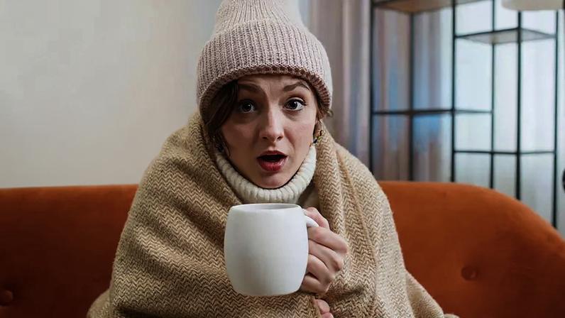 O frio intenso, somado ao isolamento social, costuma alterar a dinâmica do cotidiano e interferir diretamente na forma como o cérebro e o corpo funcionam – depositphotos.com / efurorstudio