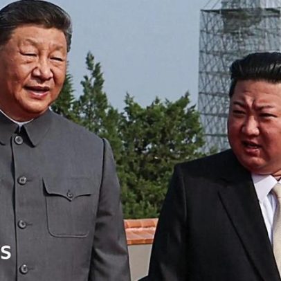 Xi Jinping chega à Coreia do Norte para encontro com Kim Jong Un