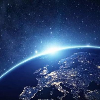 Campo magnético da Terra desloca 2.250 km e pode afetar aviões, navios e celulares