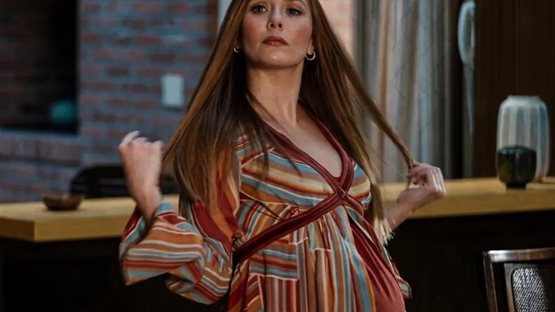 'WandaVision' está grávida! Aos 37 anos, Elizabeth Olsen exibe barriga da primeira gestação e reinventa na vida real o final feliz da Feiticeira Escarlate da Marvel.