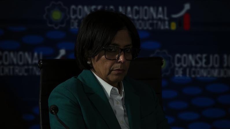 Imagem colorida da vice-presidente Delcy Rodríguez