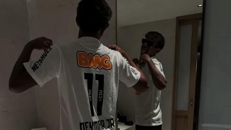 Lamine Yamal veste a camisa de Neymar, seu ídolo-